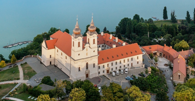 Immár a 21. század igényeit is kielégíti a felújított Tihanyi Bencés Apátság (X)