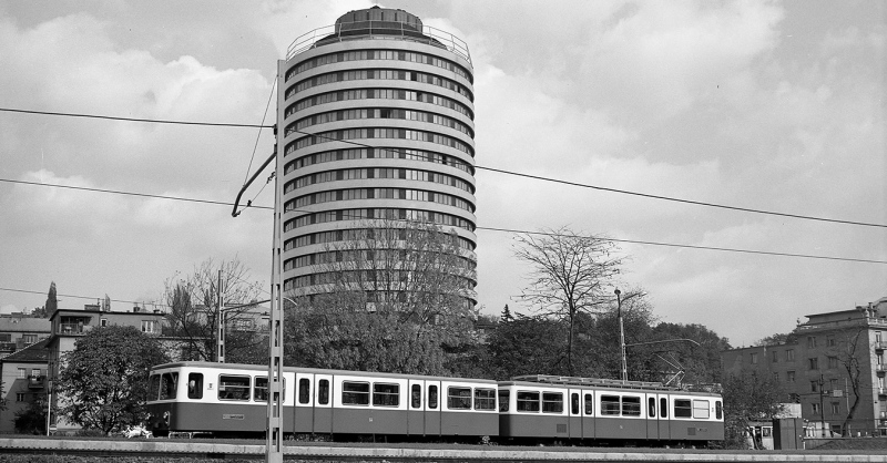 A Budapestbe félig bevert szeg építése, és helye ma a városban