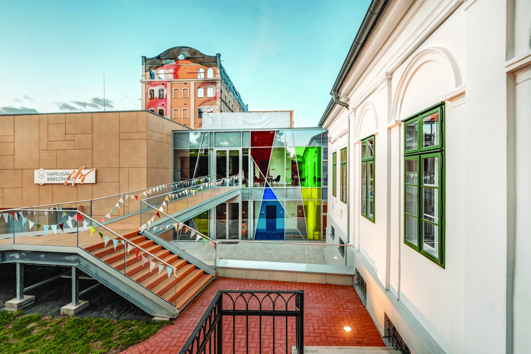 URSZINY-BELICZEY KÚRIA, Békéscsaba, Magyarország. Alkalmazott rendszerek: MB-70HI, MB-SR50N HI